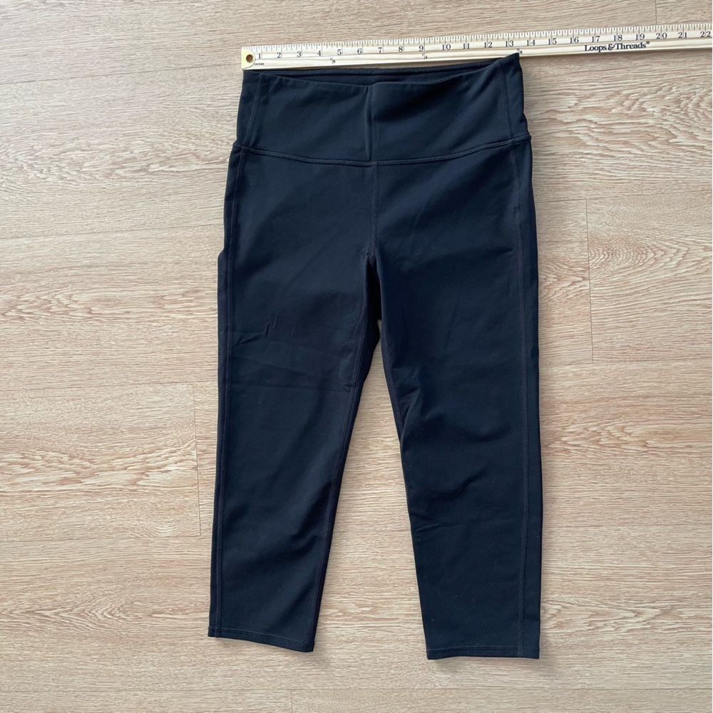 Athleta SIZE Medium Cropped Leggings, NWOT COLOR black